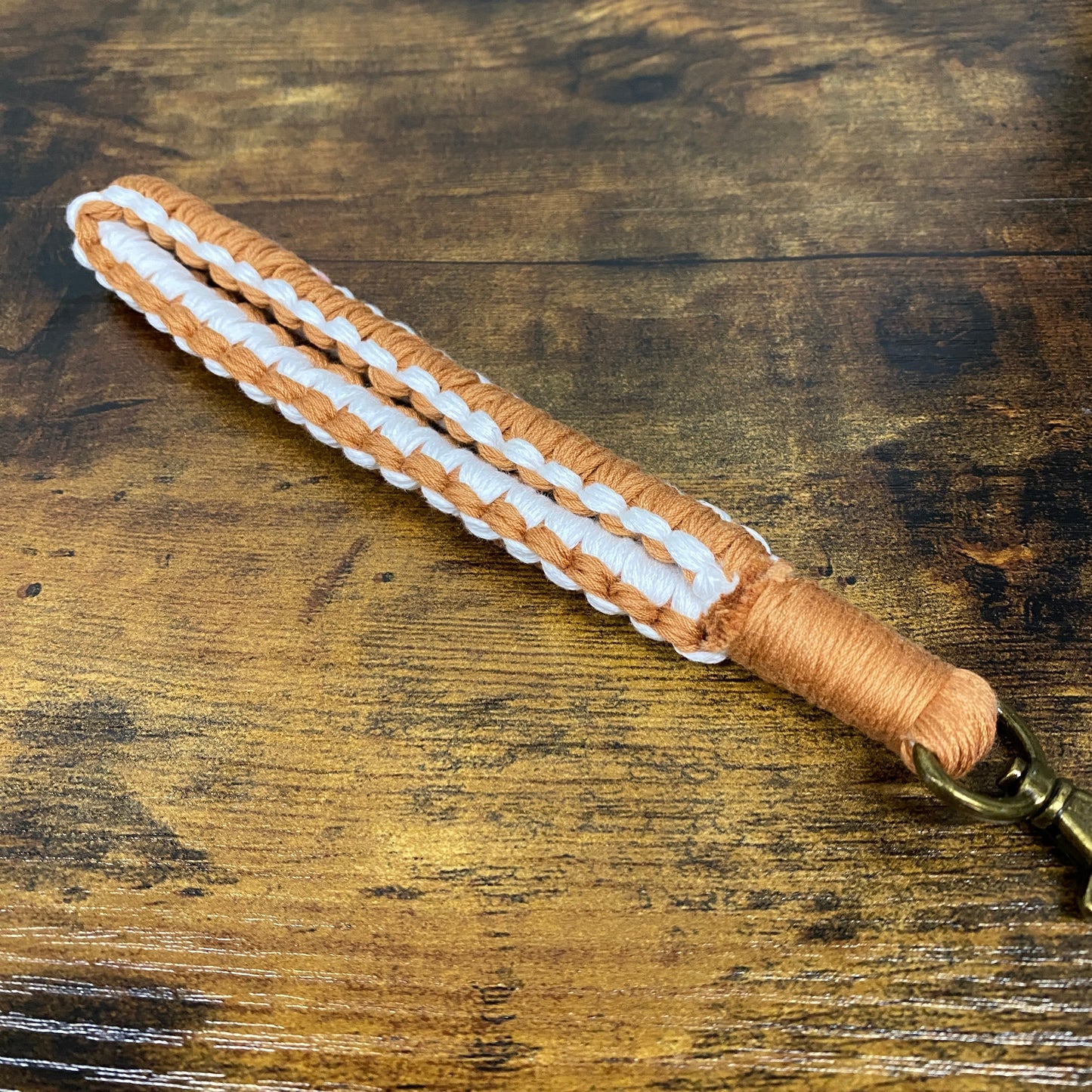 Keychain - Macrame Bracelet - White Side Stripe