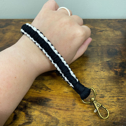 Keychain - Macrame Bracelet - White Side Stripe